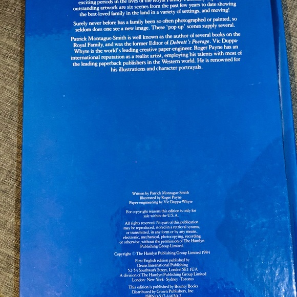 The royal family pop-up book - Picture 2 of 5